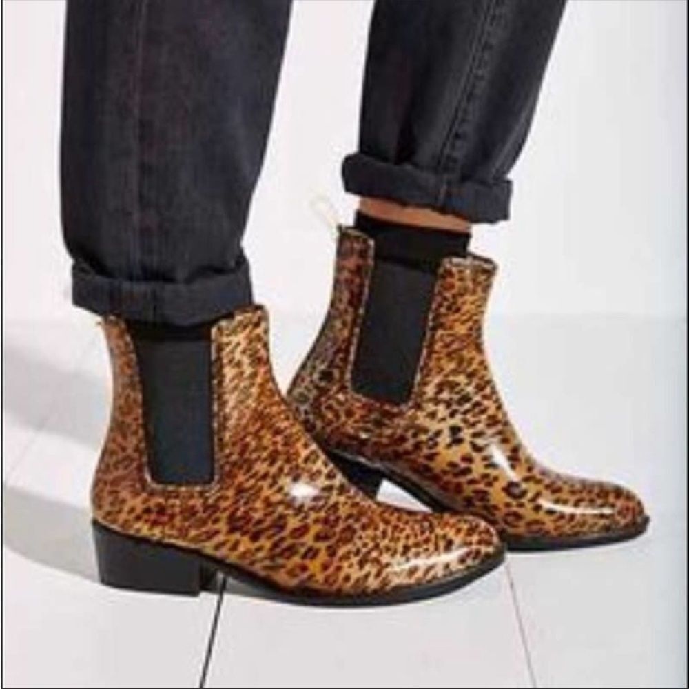 Jeffrey Campbell Rain Boots Leopard Cheetah Print Rubber Chelsea Boots Size 7